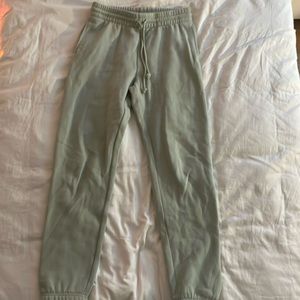 Aritzia Tna Cozy Fleece Perfect Sweatpants